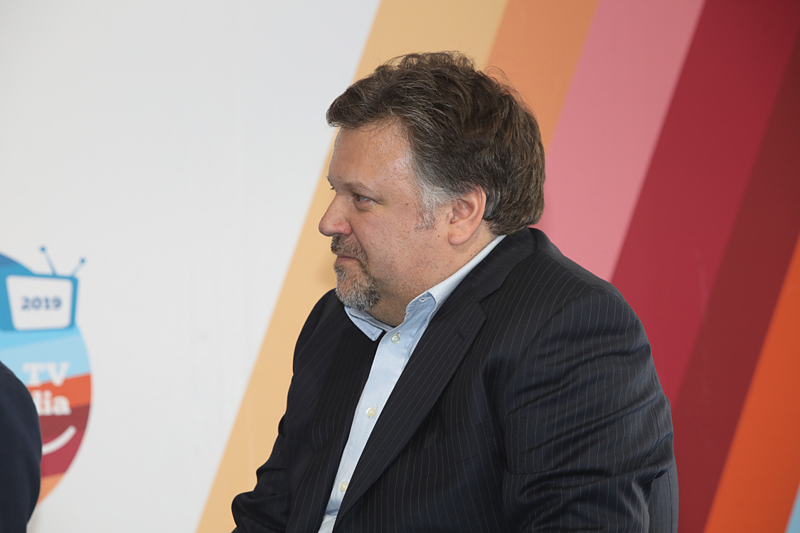 Festival della TV e dei Nuovi Media 2019_174.jpg - Road to Tokyo 2020: Eurosport e l’esperienza olimpica Cosa significa partecipare a una Olimpiade? E magari vincere una medaglia d’oro?  Alcuni tra i grandi atleti azzurri, tra cui la portabandiera di PyeongChang 2018 Arianna Fontana, raccontano le loro sfide, le loro emozioni e i loro successi a cinque cerchi.  E per Eurosport, broadcaster ufficiale delle prossime tre Olimpiadi, la sfida di portare nelle case degli italiani un’esperienza mai vista prima.